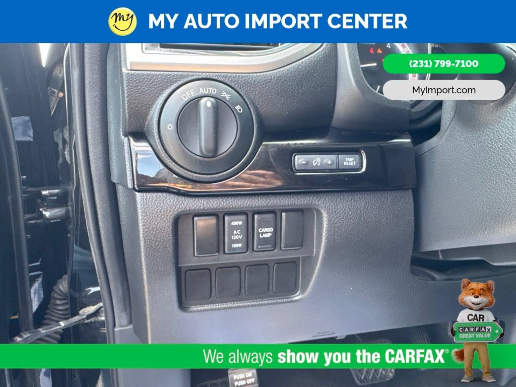 Used 2018 Nissan Titan SV w/ SV Convenience Package AWD/4WD image 14