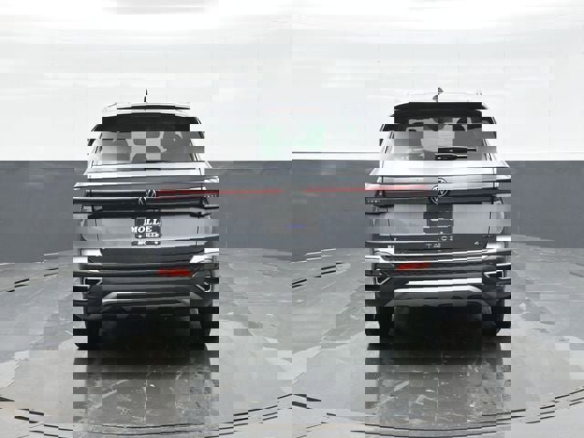 New 2026 Volkswagen Taos SE image 6