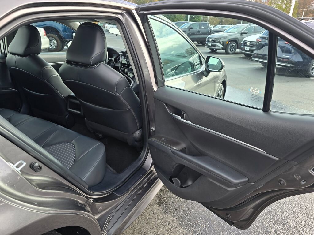 Used 2024 Toyota Camry SE image 37