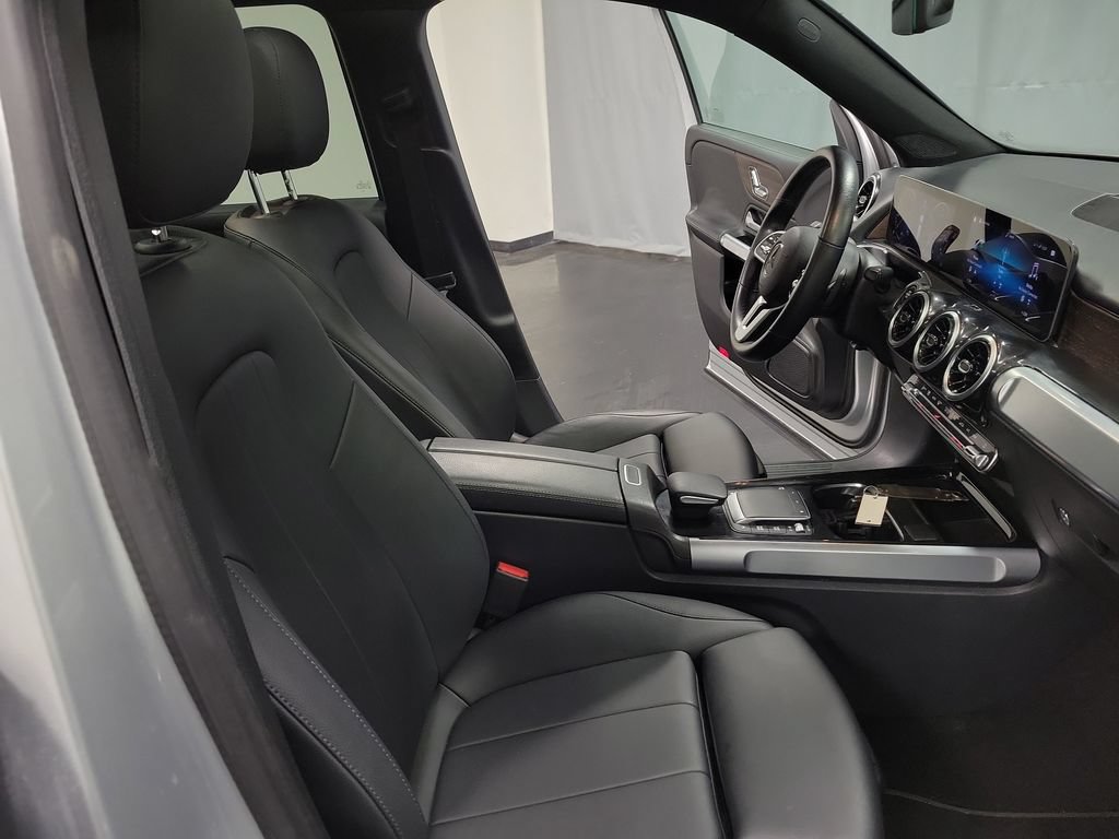 Used 2021 Mercedes-Benz GLB 250 w/ Premium Package image 22