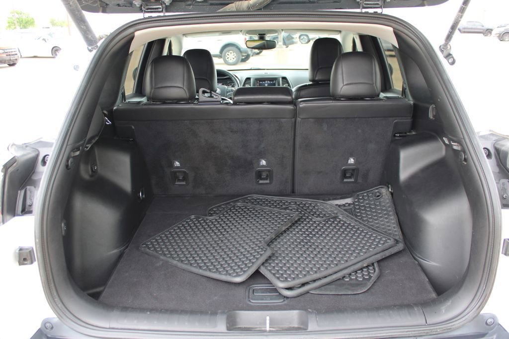 Used 2019 Jeep Cherokee Latitude Plus w/ Comfort/Convenience Group AWD/4WD image 13