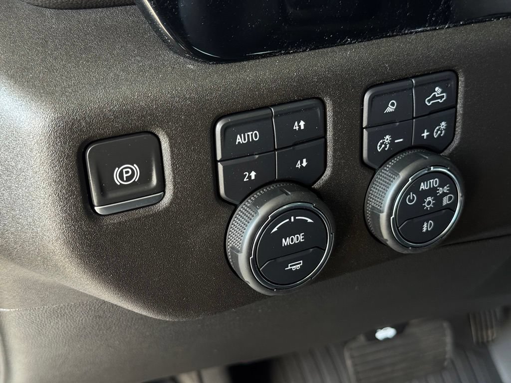 Used 2023 Chevrolet Silverado 1500 LTZ AWD/4WD image 32