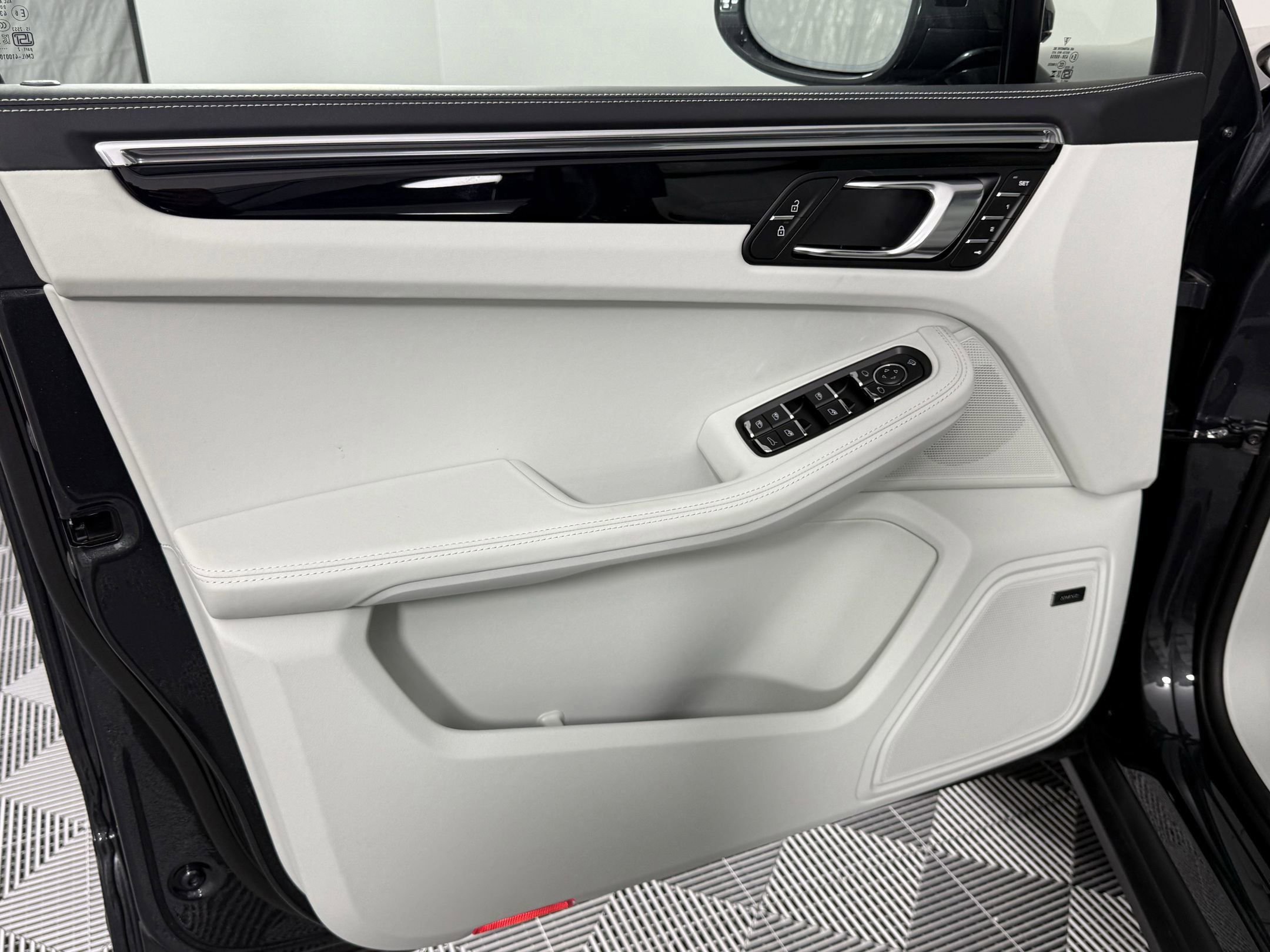 New 2025 Porsche Macan image 14