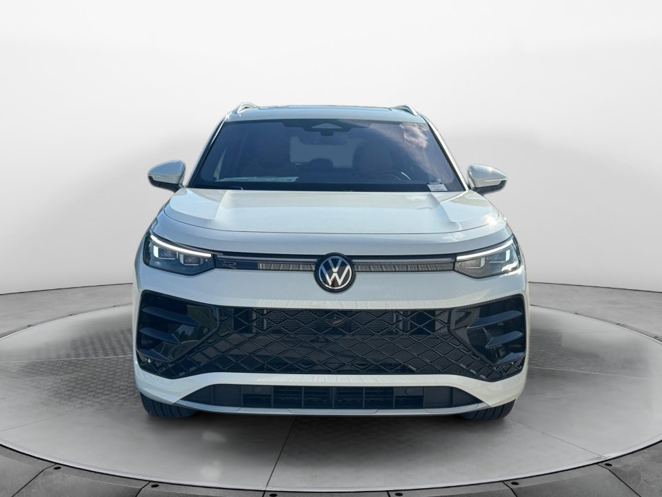 New 2026 Volkswagen Tiguan SEL R-Line AWD/4WD image 2