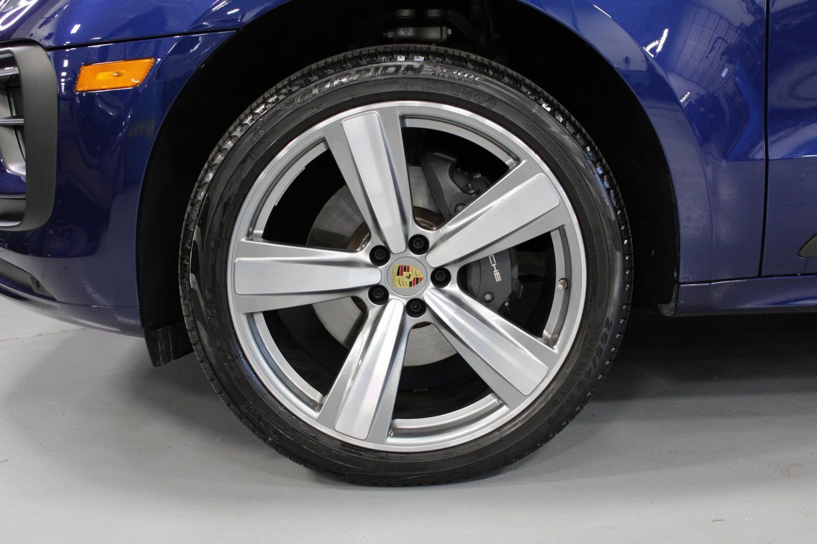 Certified 2025 Porsche Macan image 11