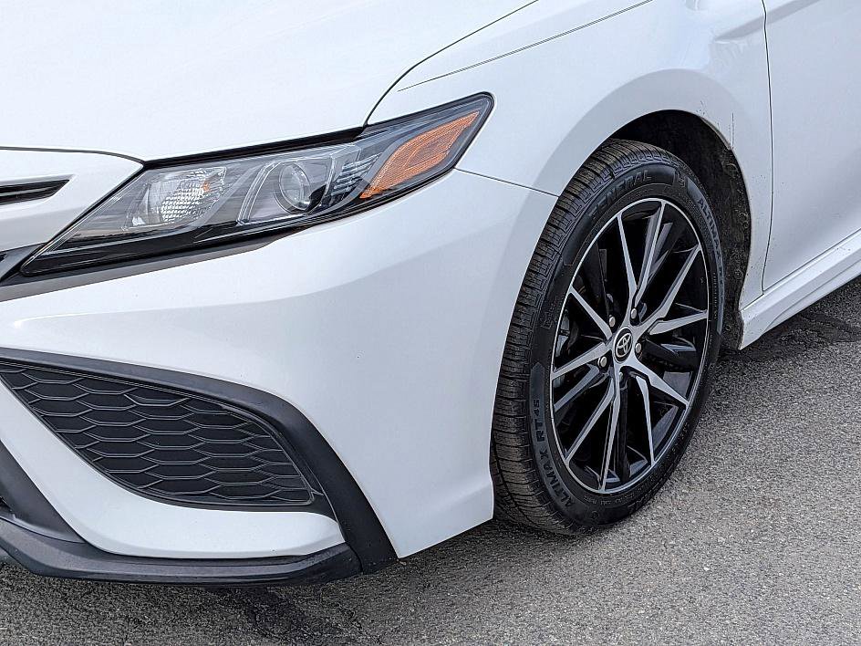 Used 2022 Toyota Camry SE image 11