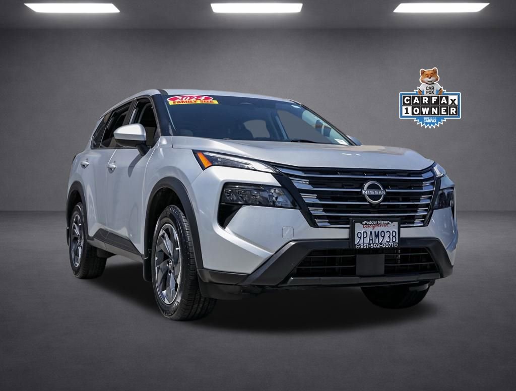 Used 2024 Nissan Rogue SV FWD image 2