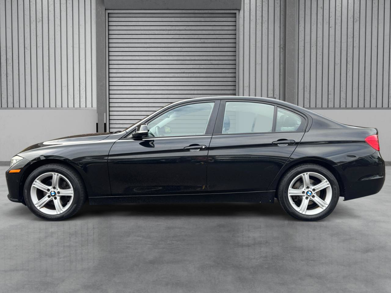 Used 2015 BMW 328i xDrive Sedan AWD/4WD image 2