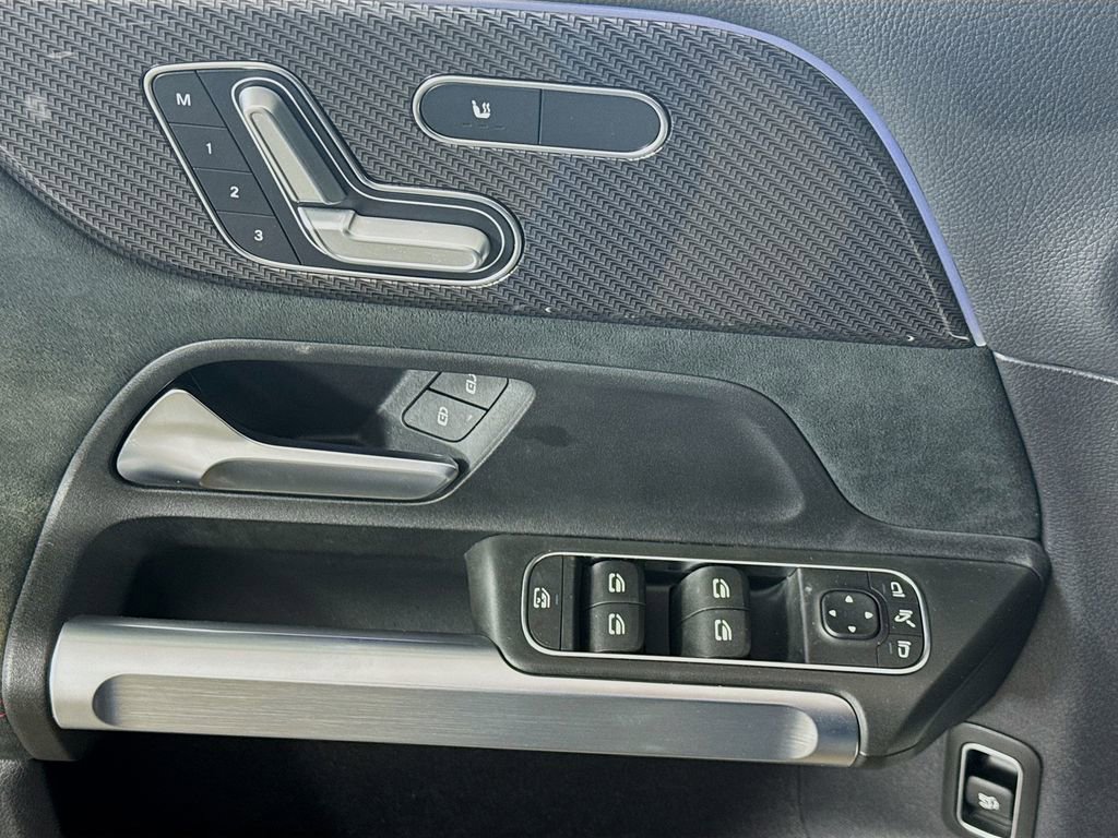Used 2021 Mercedes-Benz GLB 250 image 20