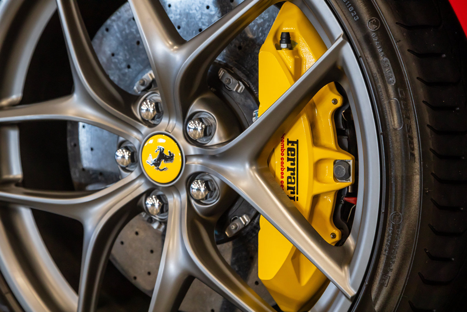 Used 2016 Ferrari F12 Berlinetta RWD image 19