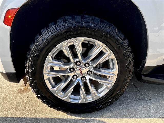 Used 2022 GMC Yukon XL SLT w/ SLT Luxury Package RWD image 9