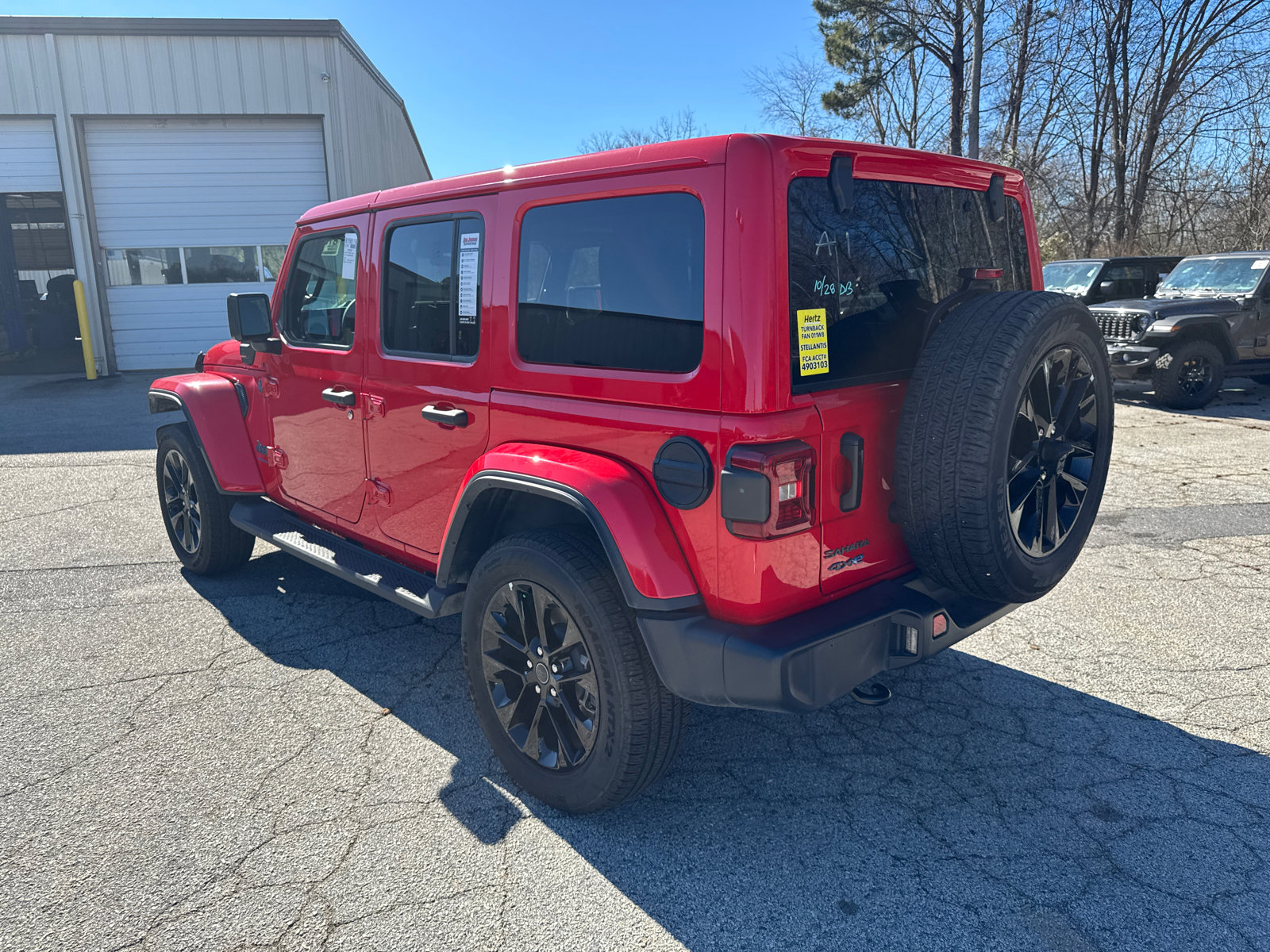 Used 2025 Jeep Wrangler Sahara image 7