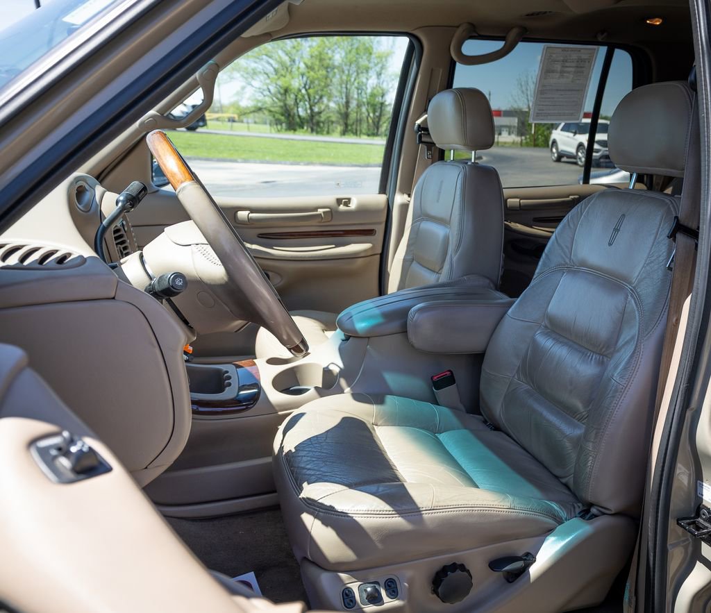 Used 1998 Lincoln Navigator 4WD image 14
