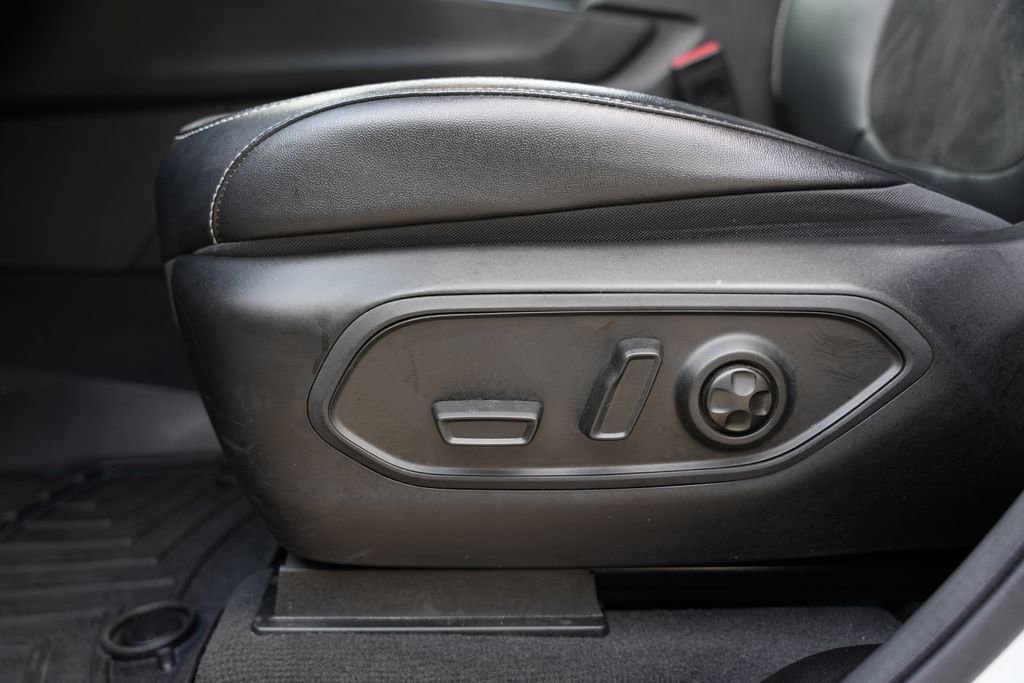 Used 2023 Jeep Grand Cherokee L Laredo image 14