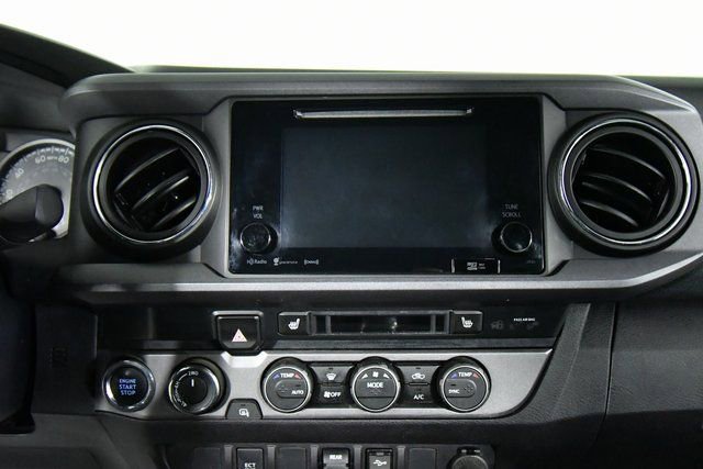 Used 2019 Toyota Tacoma TRD Sport image 4