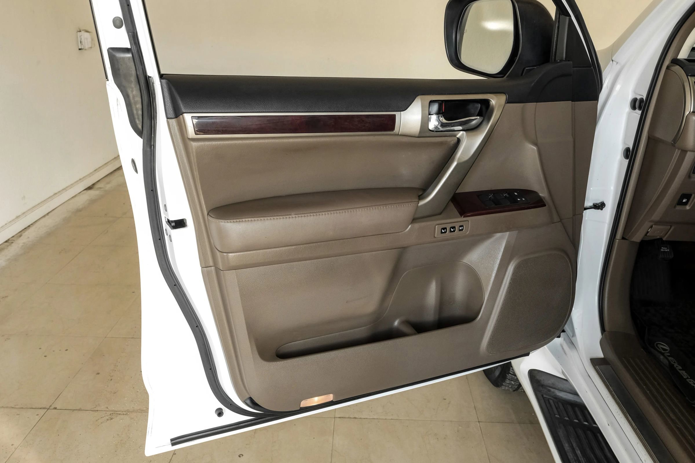 Used 2017 Lexus GX 460 image 48