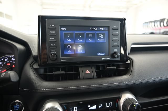 Used 2022 Toyota RAV4 XLE AWD/4WD image 16
