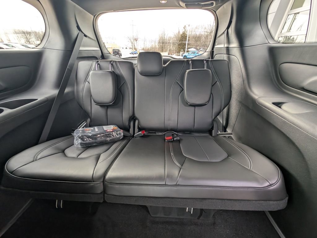 New 2026 Chrysler Voyager LX image 18