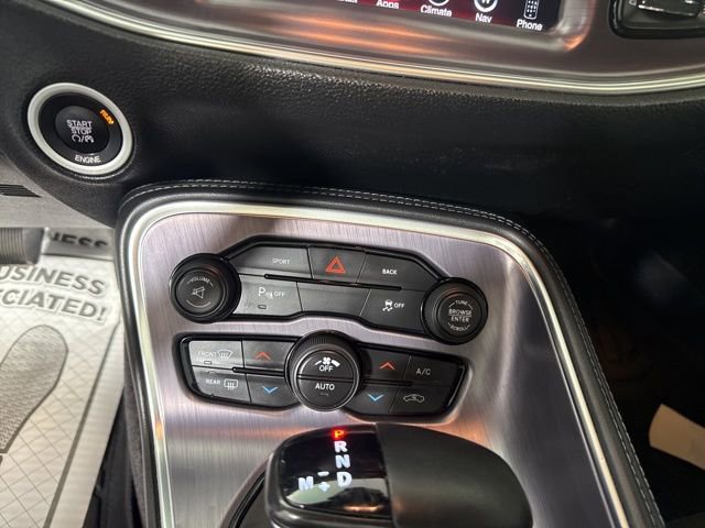 Used 2016 Dodge Challenger SXT w/ Driver Convenience Group RWD image 31