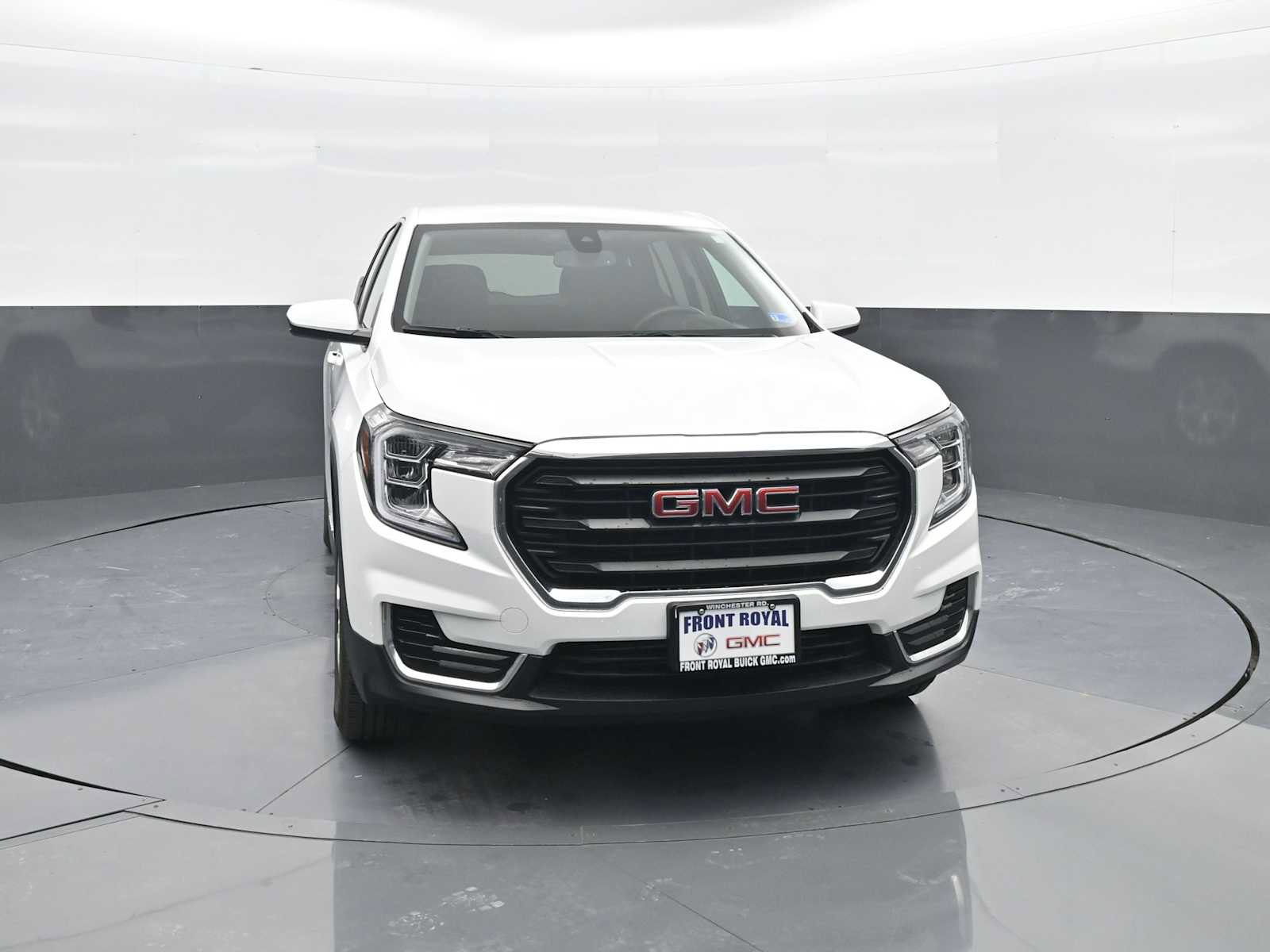 Used 2024 GMC Terrain SLE AWD/4WD image 2