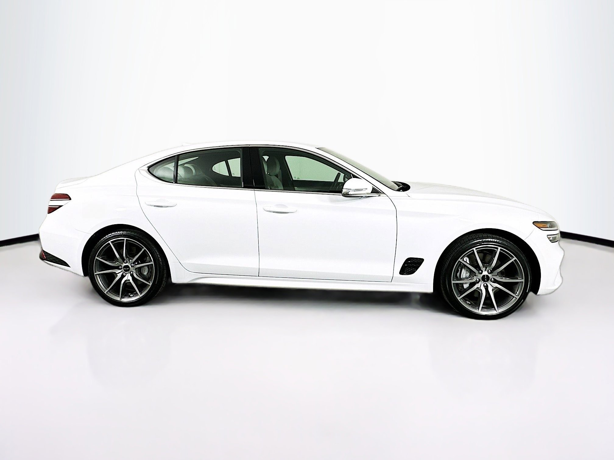 Used 2025 Genesis G70 2.5T image 10