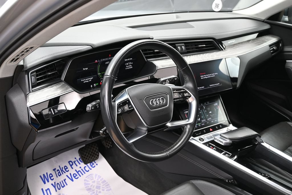 Used 2022 Audi e-tron Premium Plus w/ Premium Plus Package AWD/4WD image 19