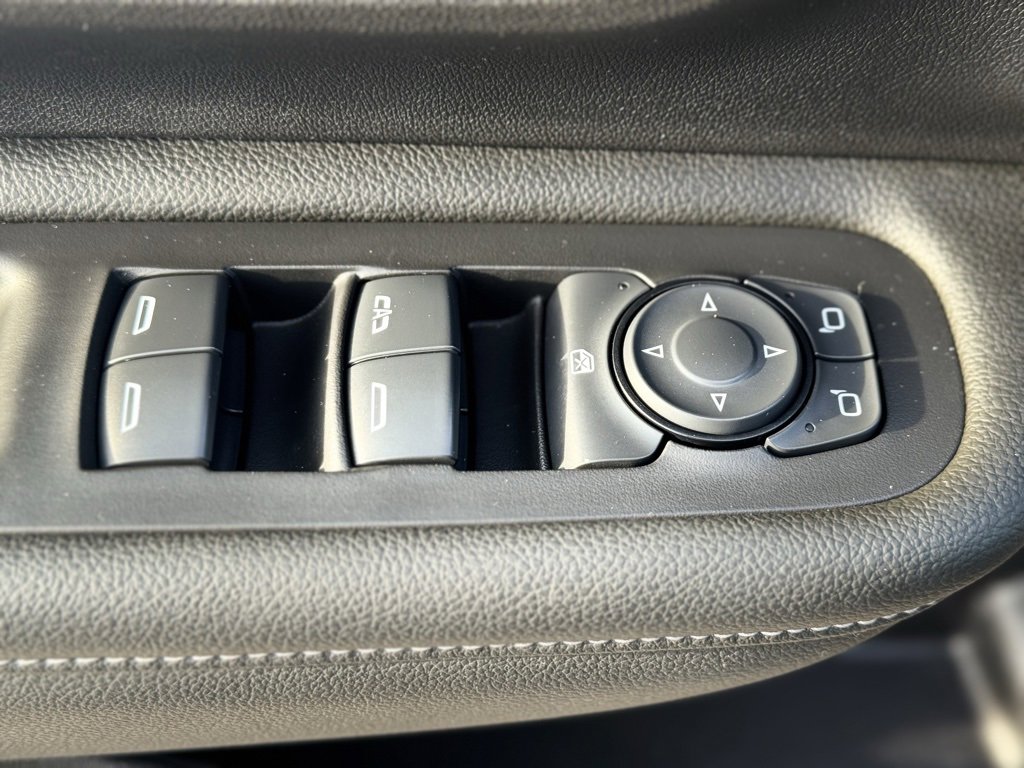 Used 2024 GMC Terrain SLE image 23