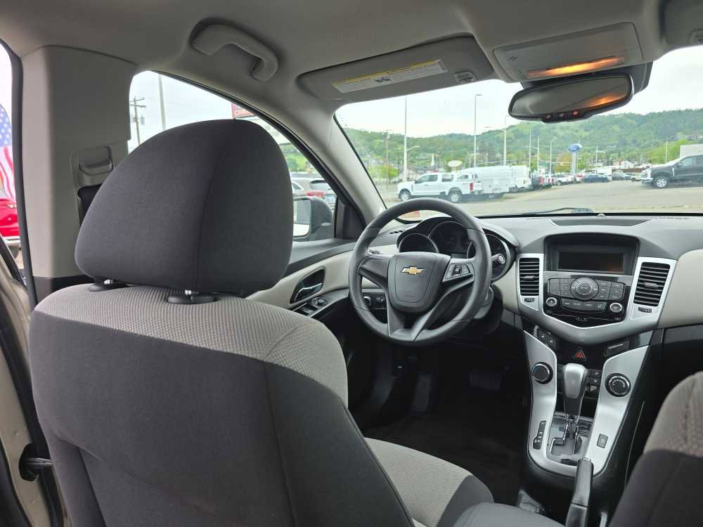 Used 2014 Chevrolet Cruze LS FWD image 11
