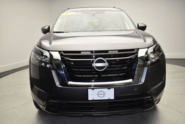 Certified 2025 Nissan Pathfinder SV FWD image 2