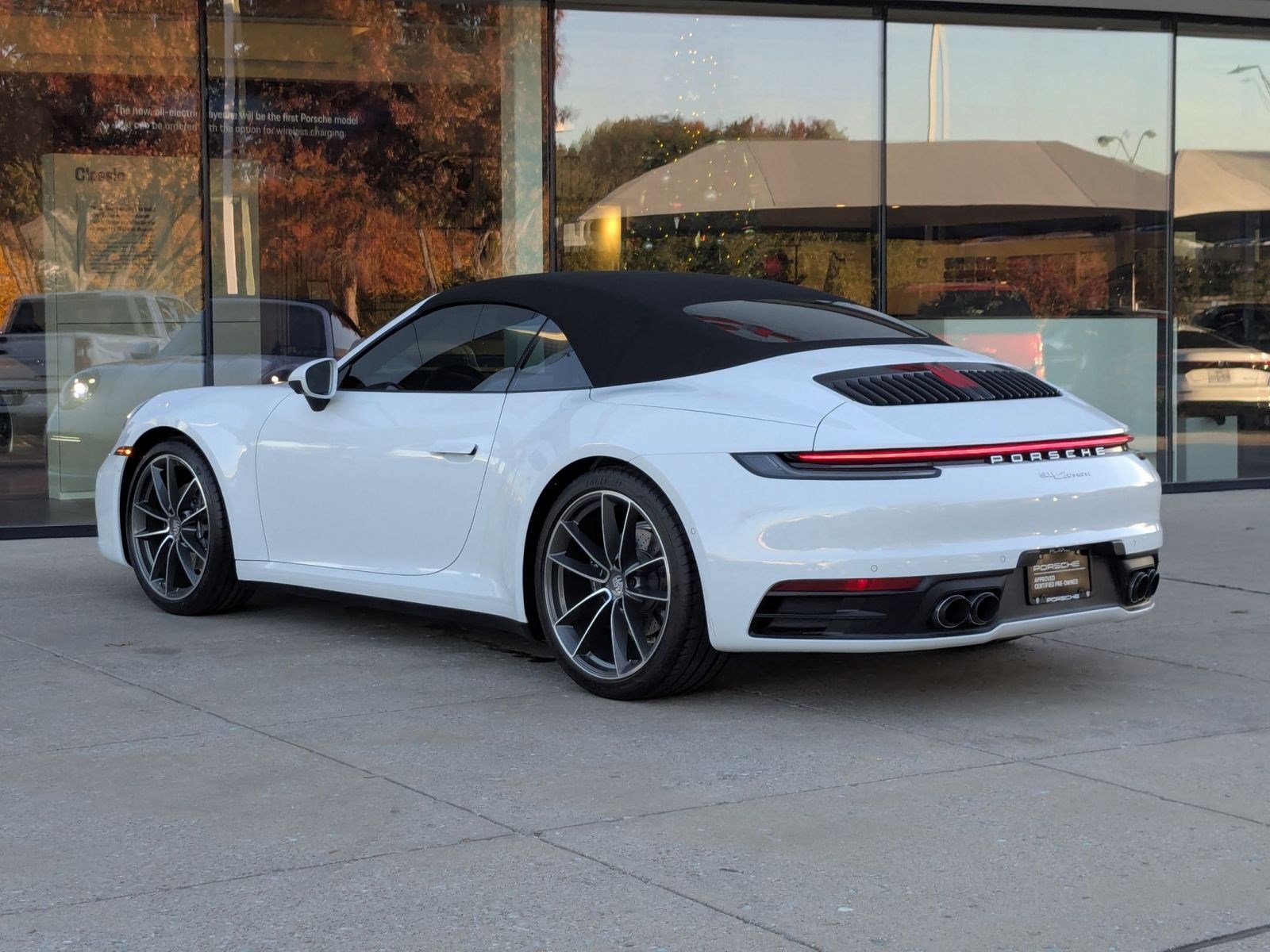 Used 2024 Porsche 911 Carrera image 3