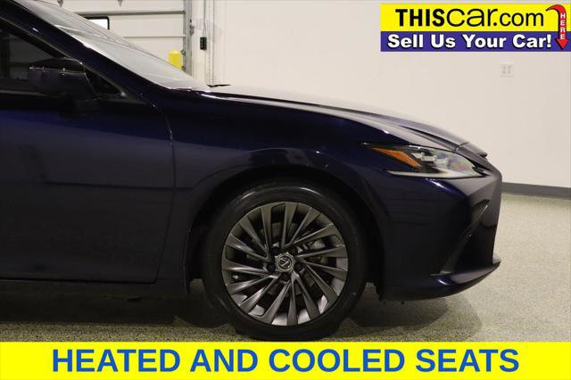 Used 2022 Lexus ES 300h Ultra Luxury w/ Accessory Package 2 FWD image 11