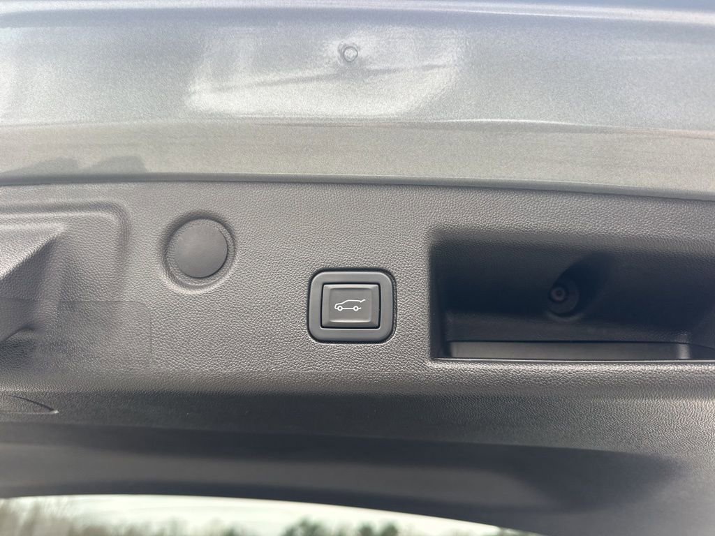 Used 2024 Chevrolet Equinox LT w/ Driver Convenience Package image 28