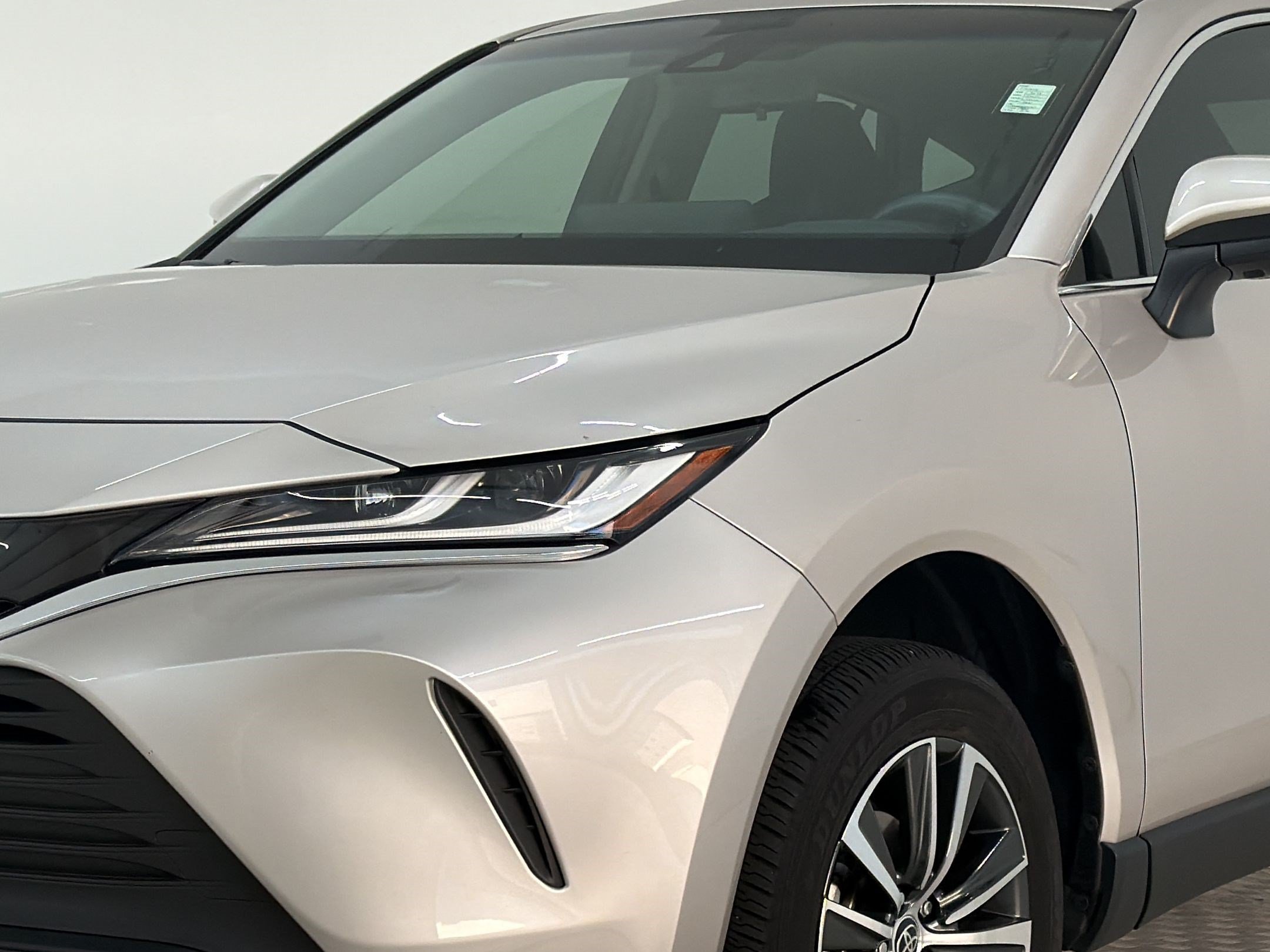 Used 2023 Toyota Venza LE AWD/4WD image 12