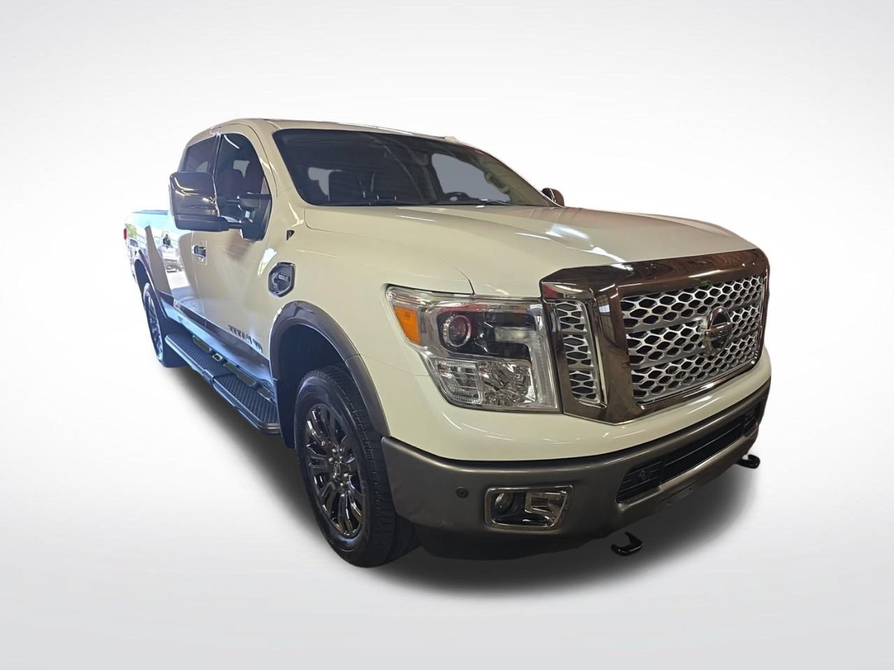 Used 2019 Nissan Titan Platinum Reserve w/ Platinum Utility Package AWD/4WD image 2
