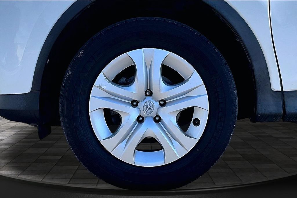 Used 2013 Toyota RAV4 LE AWD/4WD image 8