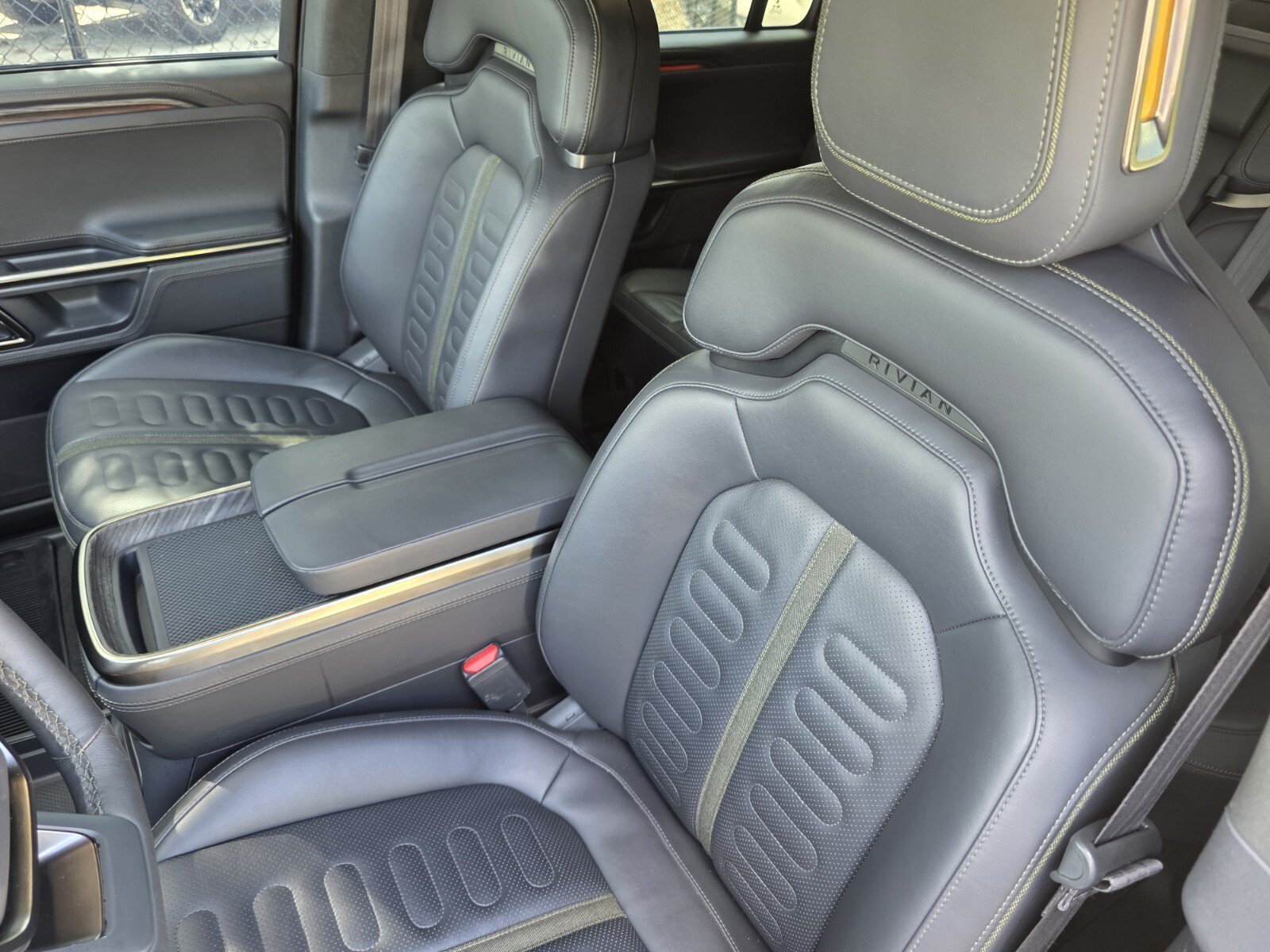 Used 2022 Rivian R1S Launch Edition AWD/4WD image 12