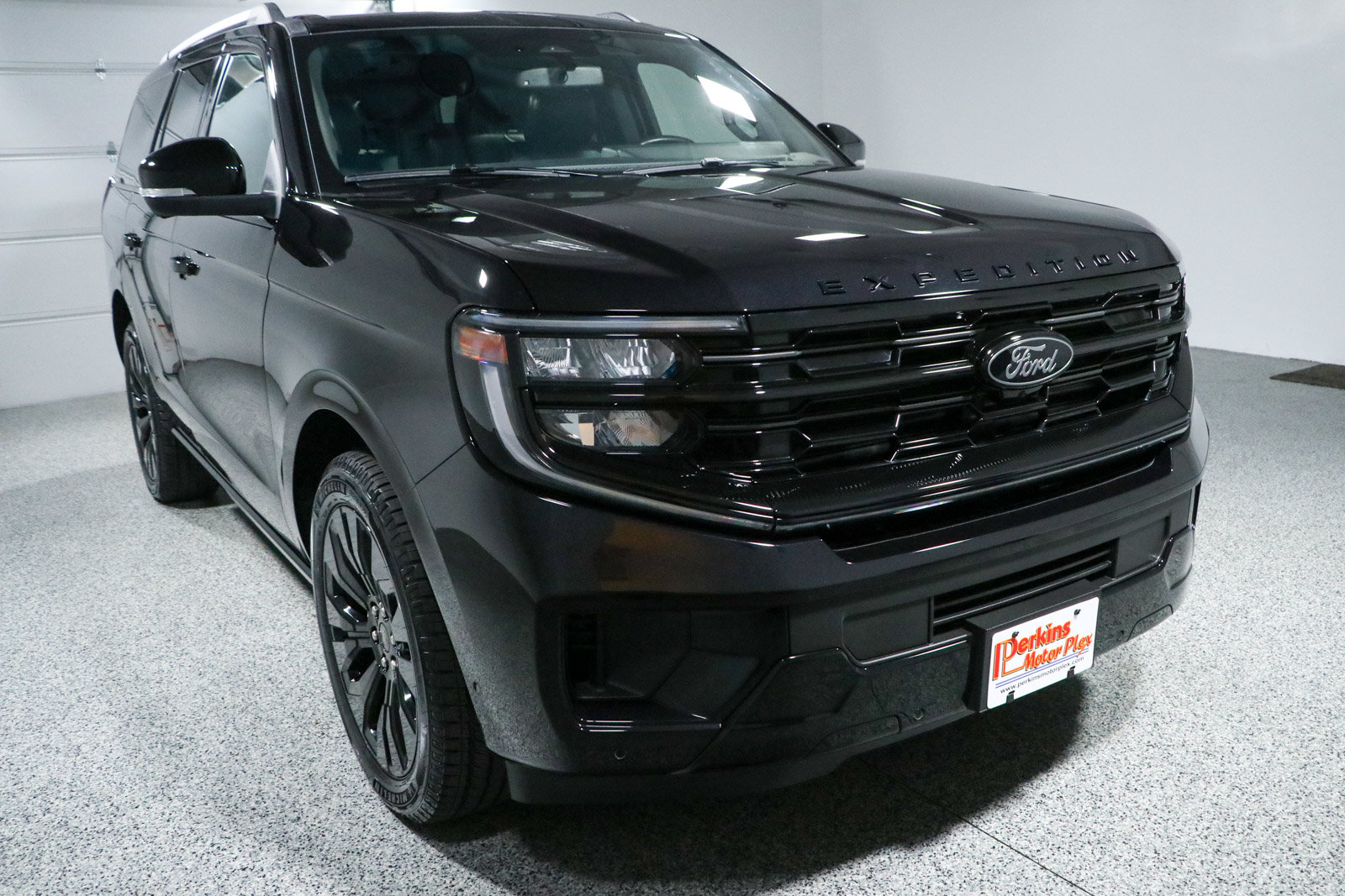 Used 2025 Ford Expedition Platinum w/ Stealth Appearance Package AWD/4WD image 5