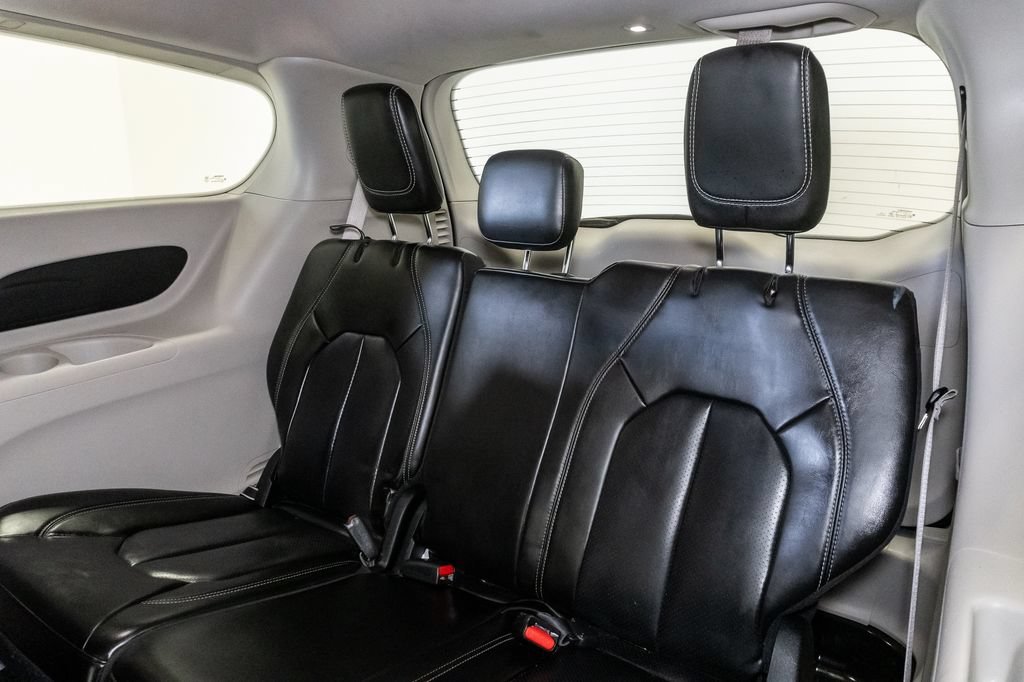 Used 2023 Chrysler Pacifica Touring-L FWD image 24