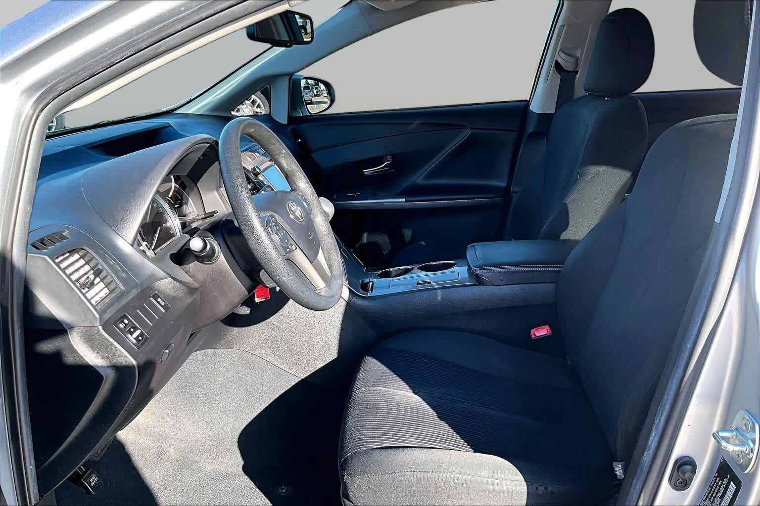 Used 2015 Toyota Venza LE FWD image 7