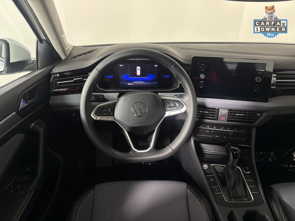 Used 2026 Volkswagen Jetta SE FWD image 15