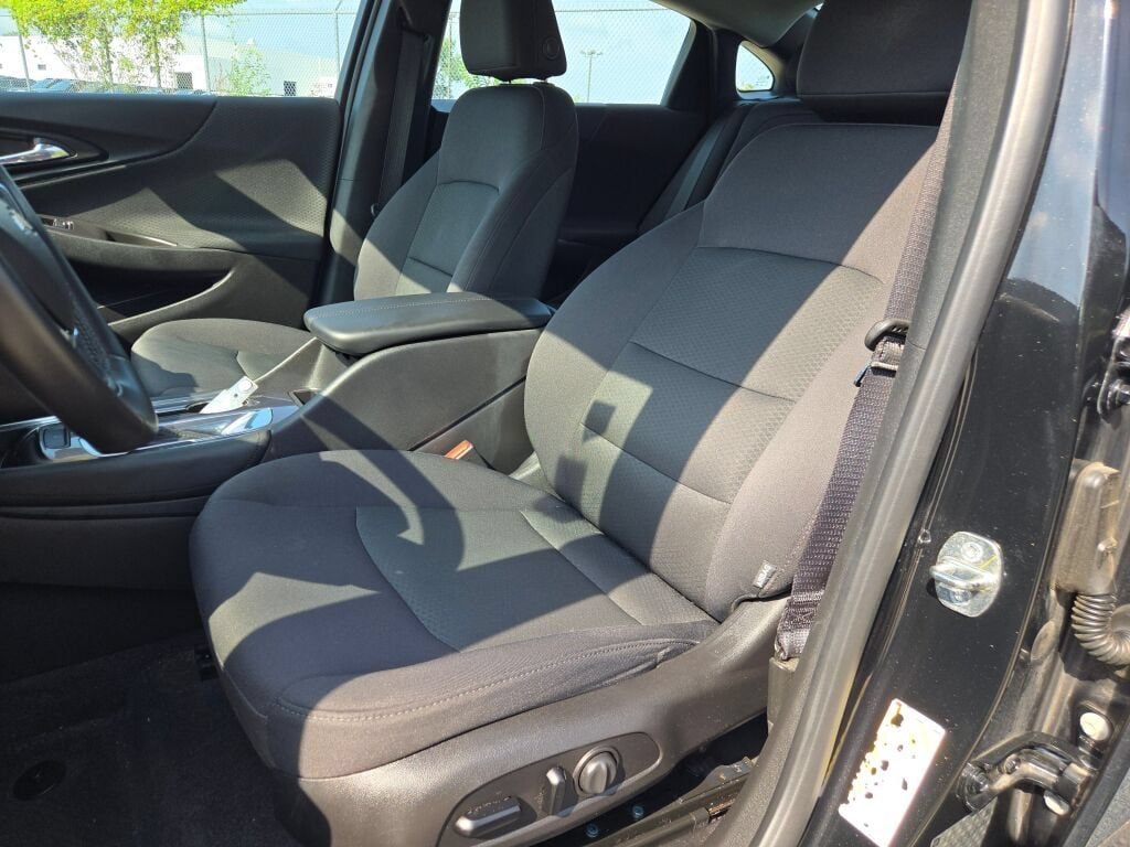 Used 2017 Chevrolet Malibu LT FWD image 22