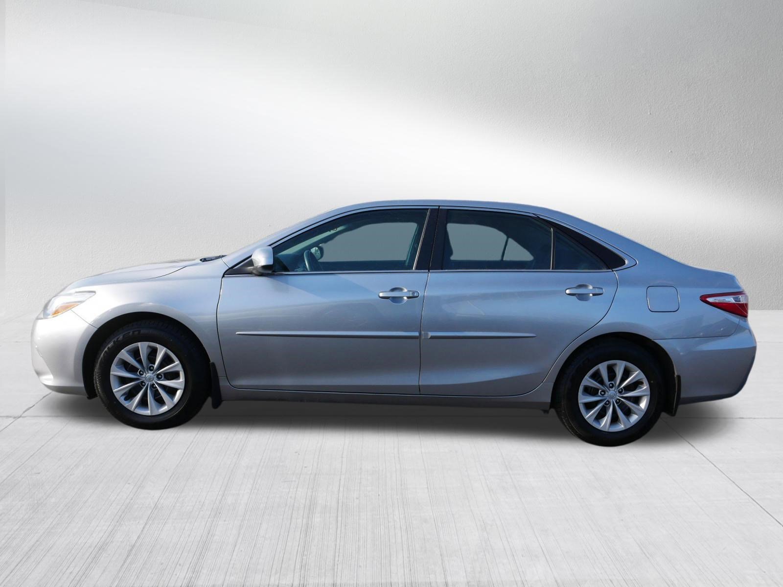 Used 2015 Toyota Camry LE image 4
