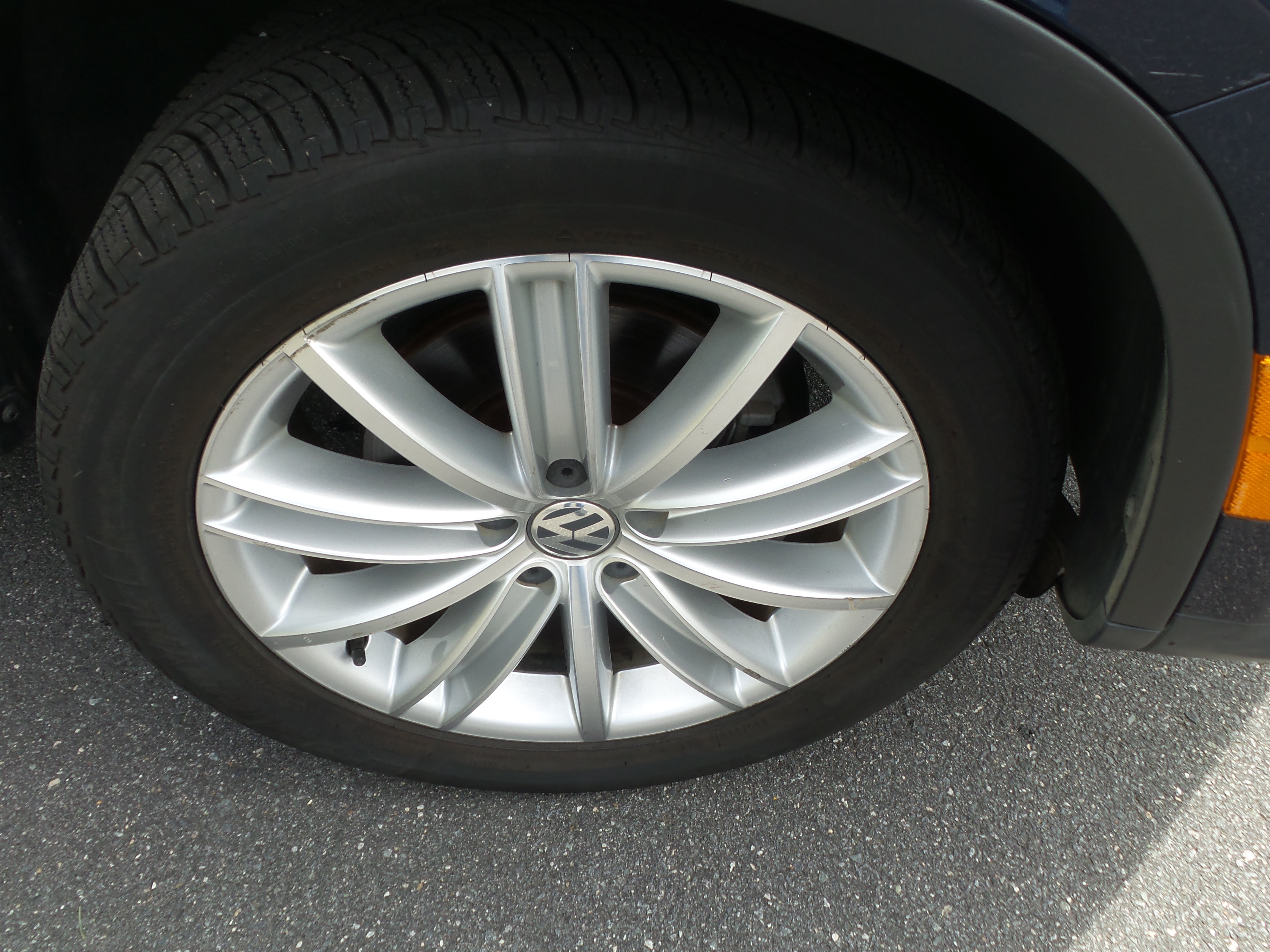 Used 2015 Volkswagen Tiguan SEL FWD image 7