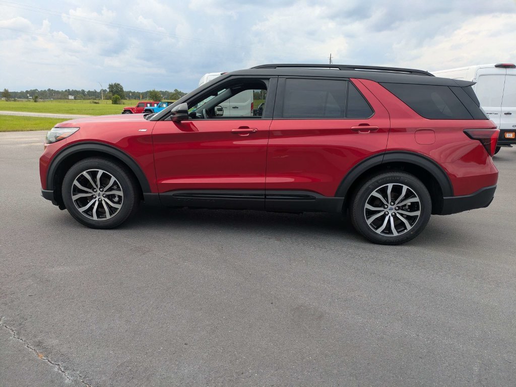 New 2025 Ford Explorer ST-Line w/ Premium Package RWD image 30