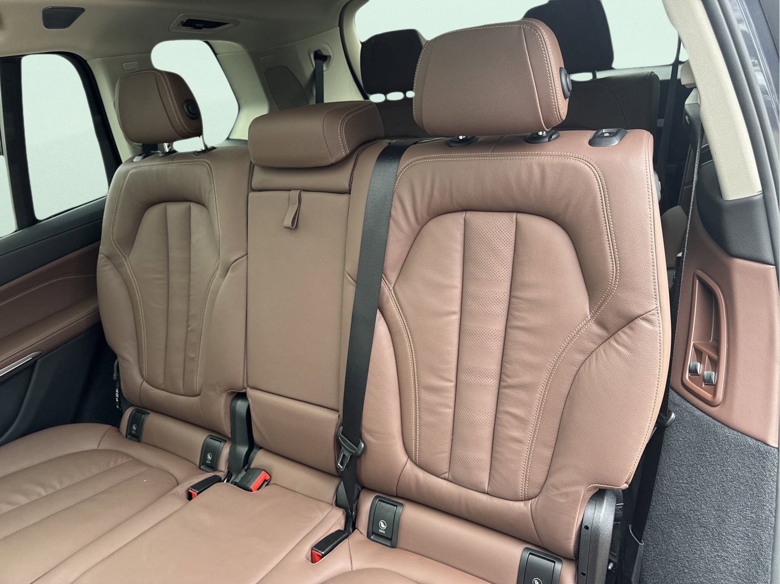 Used 2020 BMW X7 xDrive50i w/ Cold Weather Package image 11