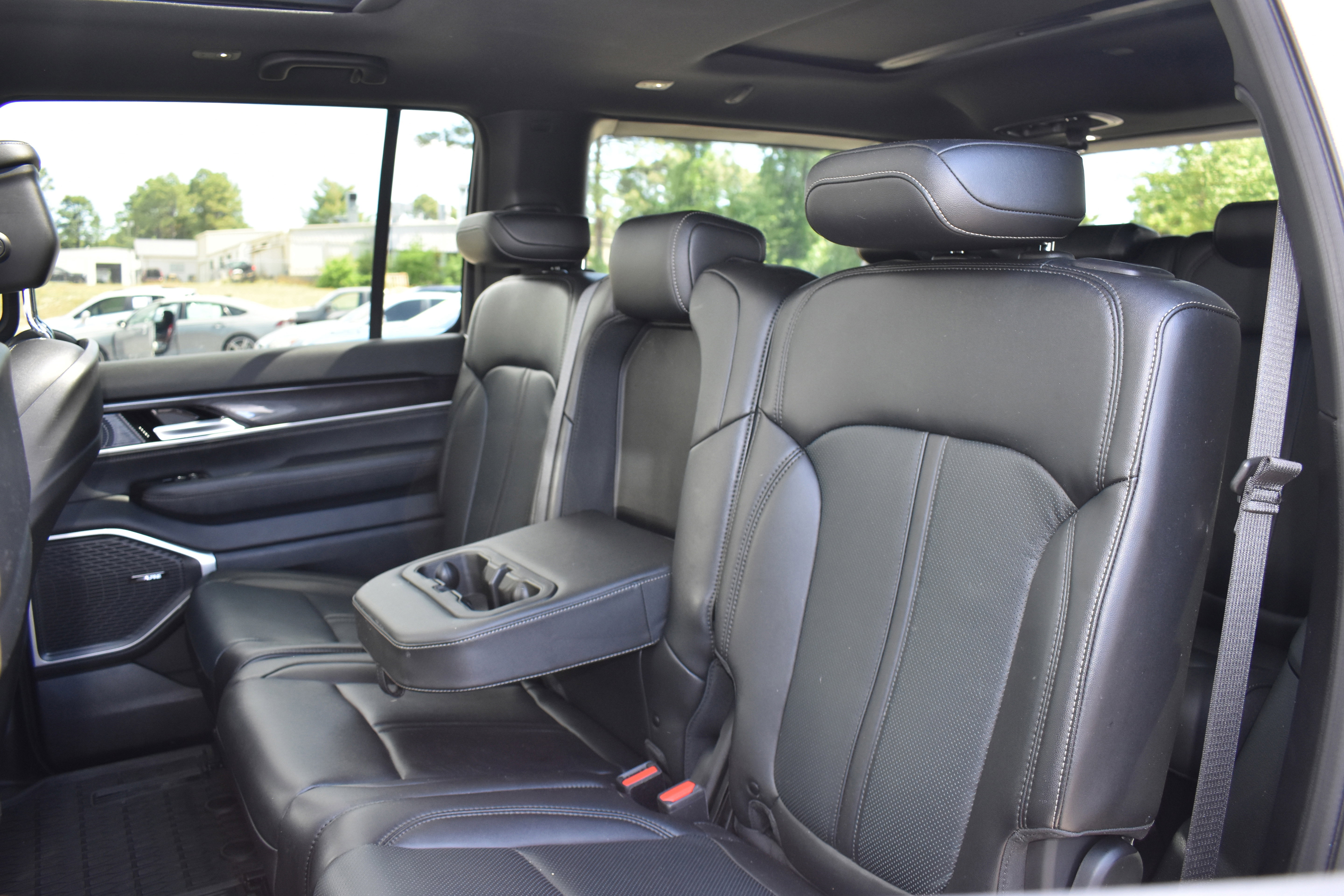 Used 2024 Jeep Wagoneer 4WD w/ Premium Group I image 28