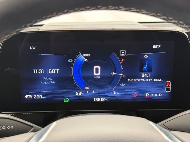 Used 2025 Chevrolet Blazer EV LT AWD/4WD image 32