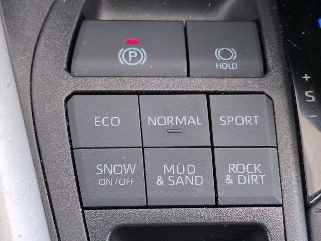 Used 2025 Toyota RAV4 LE AWD/4WD image 24