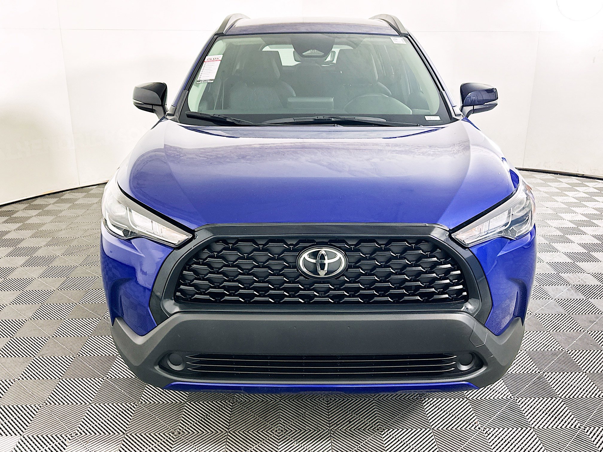 Used 2025 Toyota Corolla Cross LE image 8