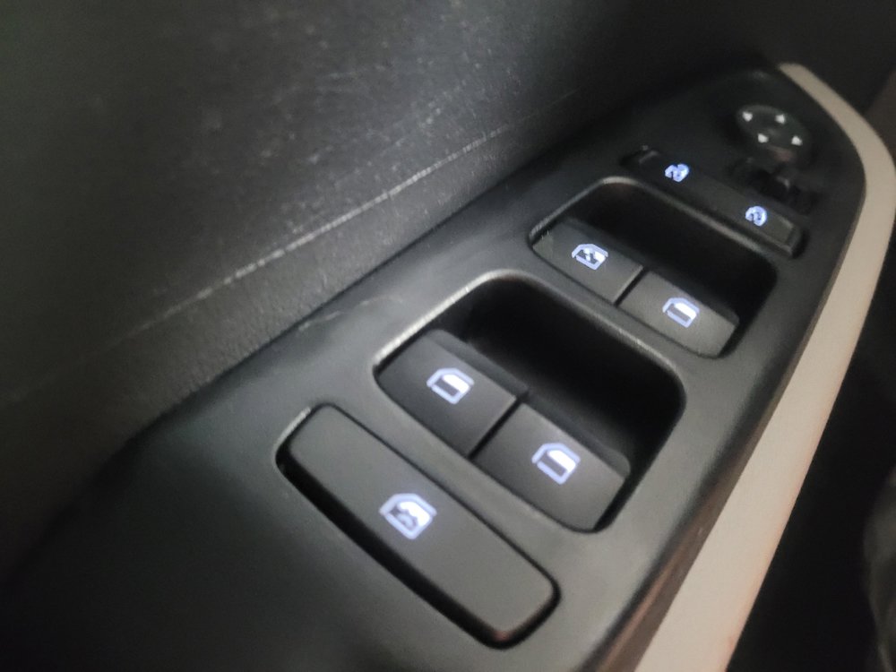 Used 2021 Hyundai Venue SEL w/ Cargo Package FWD image 27